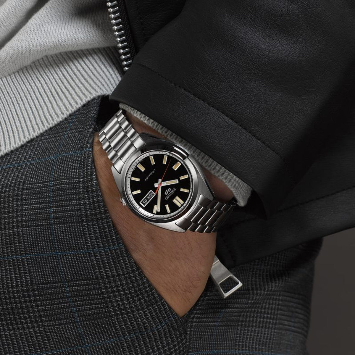Seiko 5 Sports SNXS SRPK89K1 · Black Automatic